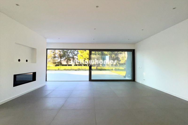 Unique contemporary villa under construction frontline golf in Vila Sol 